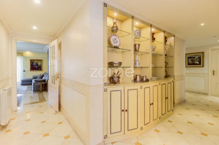 Apartamento T6 para Venda em São Domingos de Benfica Foto 5