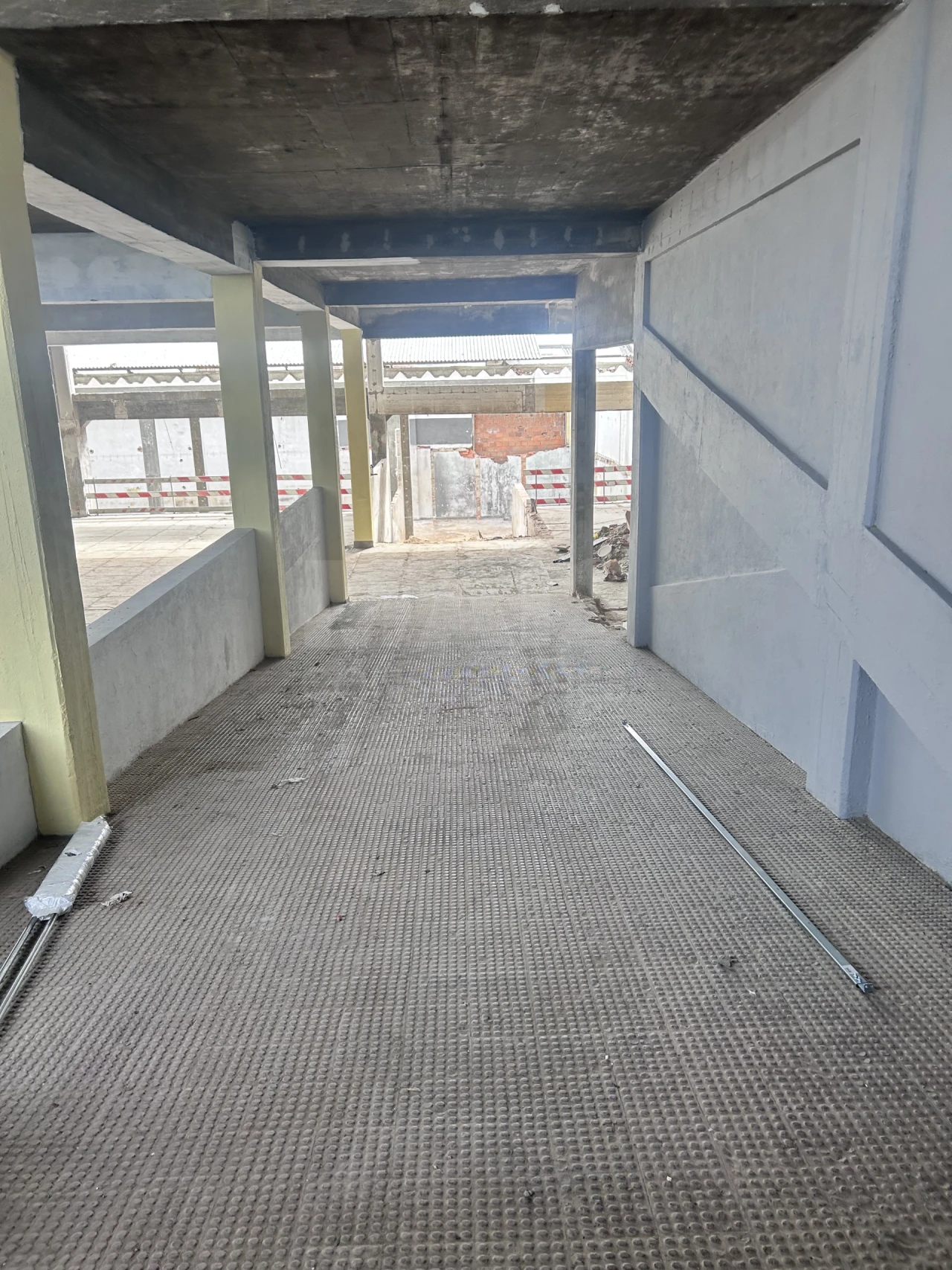 Loja para Venda em Sacavém e Prior Velho Foto 2