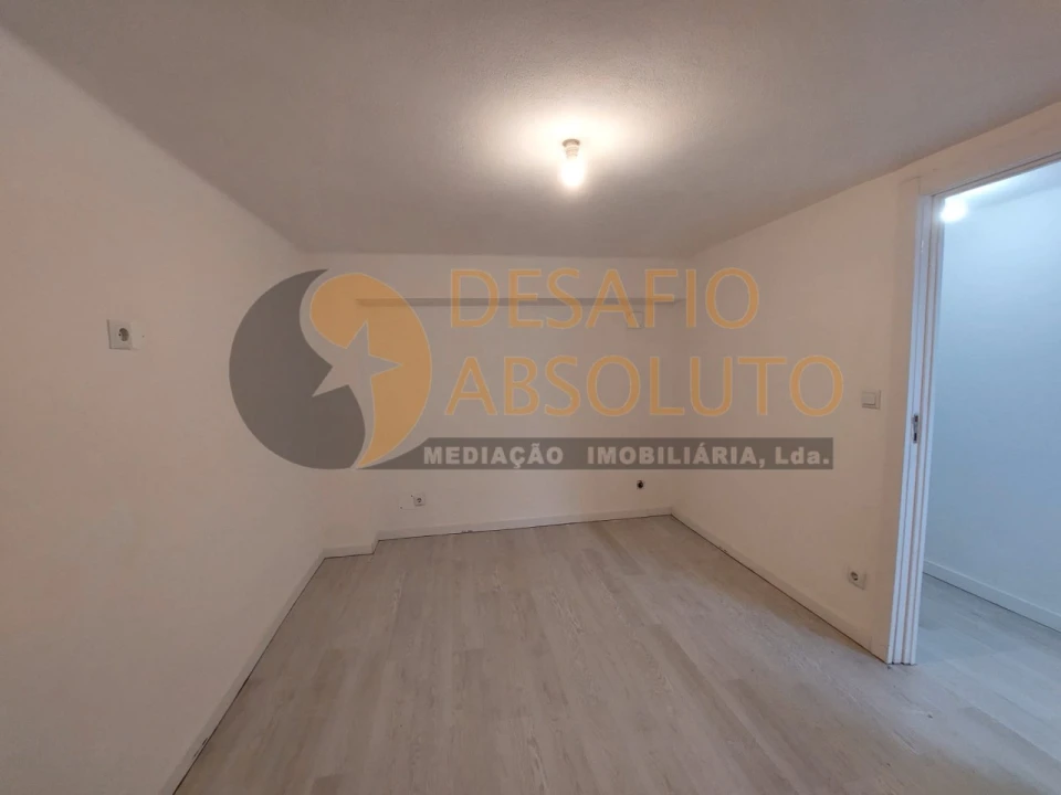 Loja para Venda em Laranjeiro e Feijó Foto 19