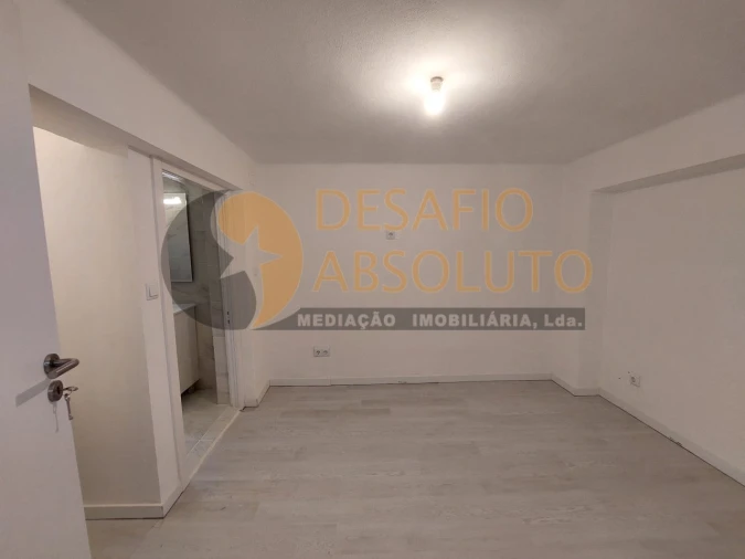 Loja para Venda em Laranjeiro e Feijó Foto 17