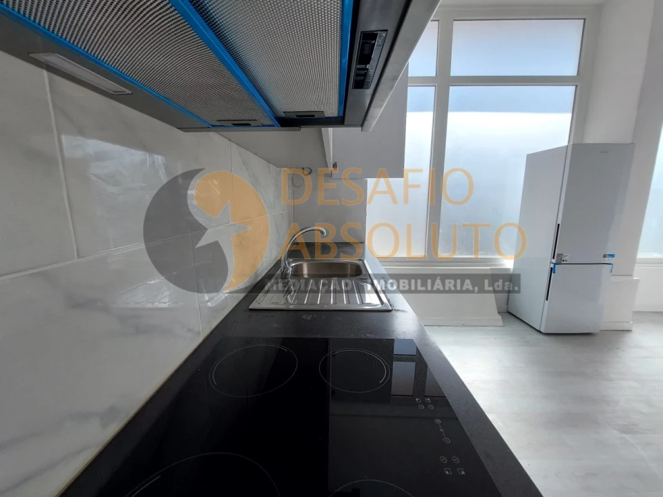 Loja para Arrendamento em Laranjeiro e Feijó Foto 6