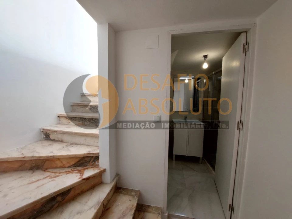 Loja para Arrendamento em Laranjeiro e Feijó Foto 10