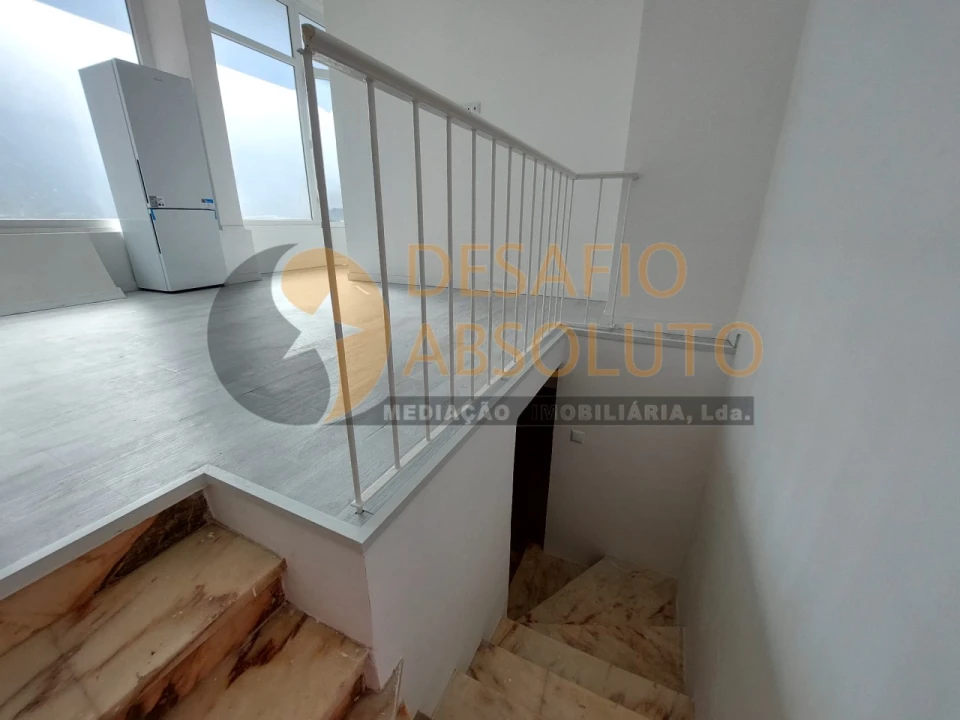 Loja para Arrendamento em Laranjeiro e Feijó Foto 11