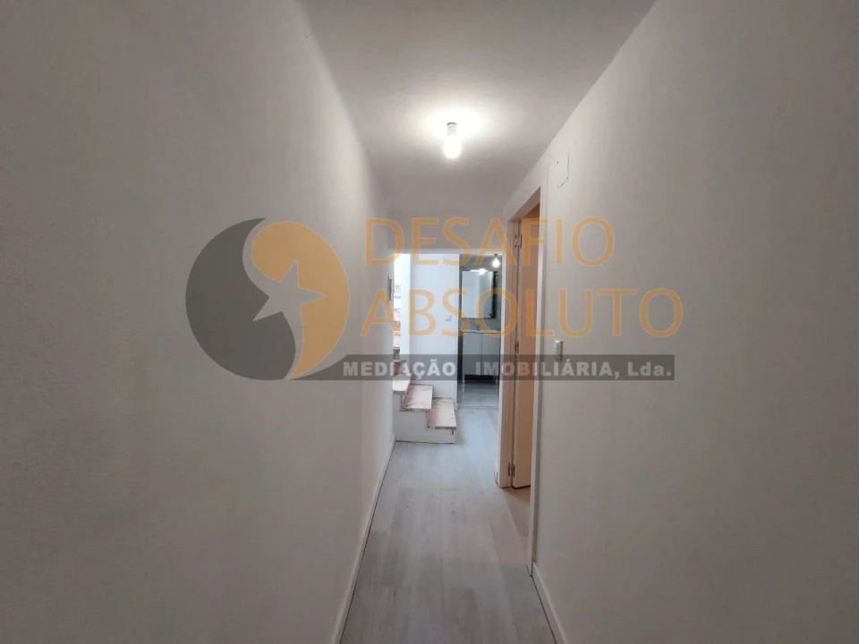 Loja para Arrendamento em Laranjeiro e Feijó Foto 15