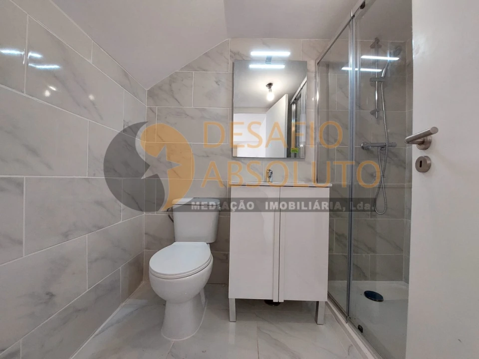 Loja para Arrendamento em Laranjeiro e Feijó Foto 25