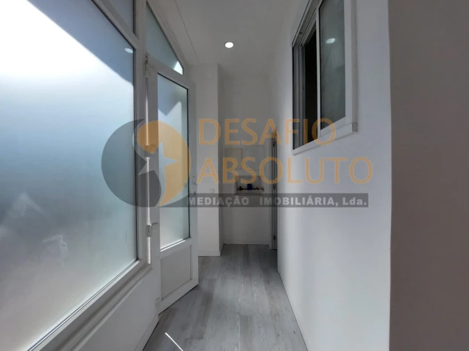 Loja para Arrendamento em Laranjeiro e Feijó Foto 3