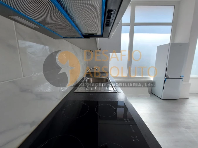 Loja para Arrendamento em Laranjeiro e Feijó Foto 6