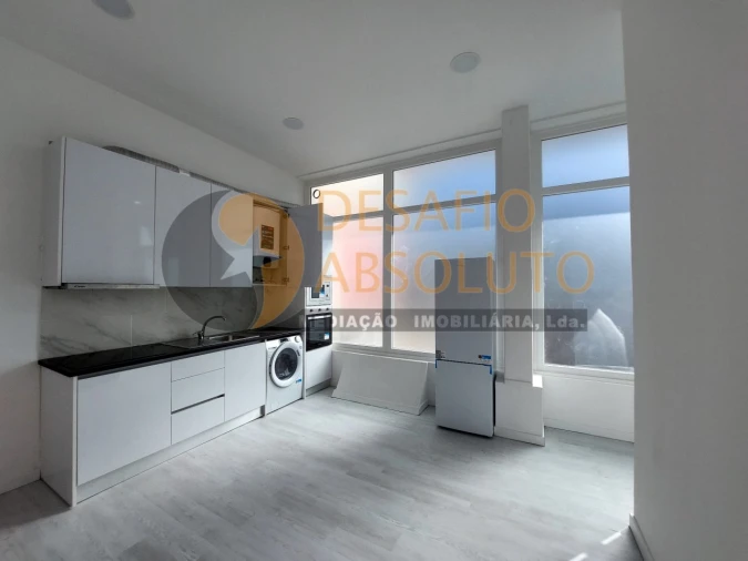 Loja para Arrendamento em Laranjeiro e Feijó Foto 7