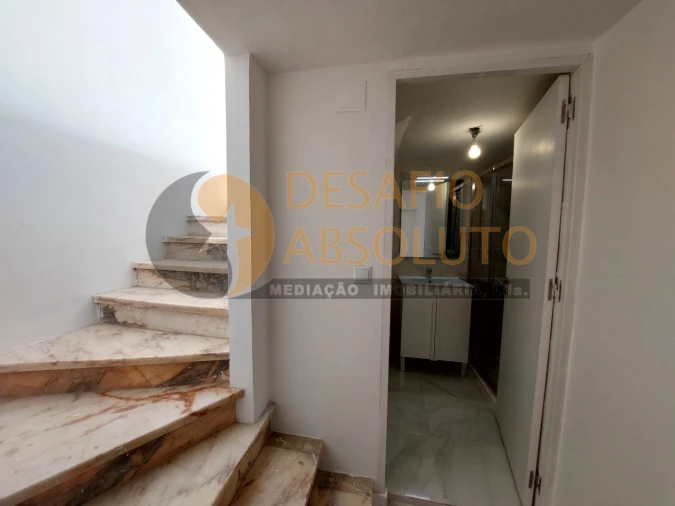 Loja para Arrendamento em Laranjeiro e Feijó Foto 10