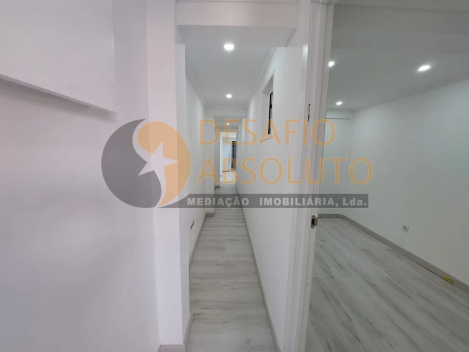 Apartamento para Venda em Corroios Foto 6