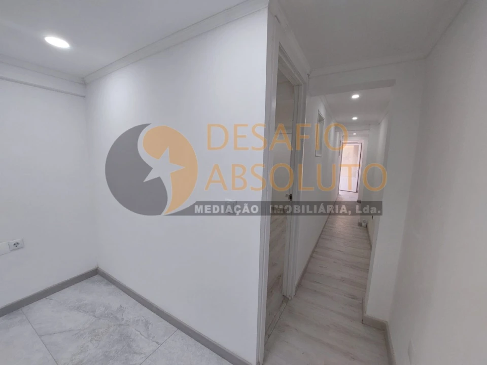 Apartamento para Venda em Corroios Foto 7