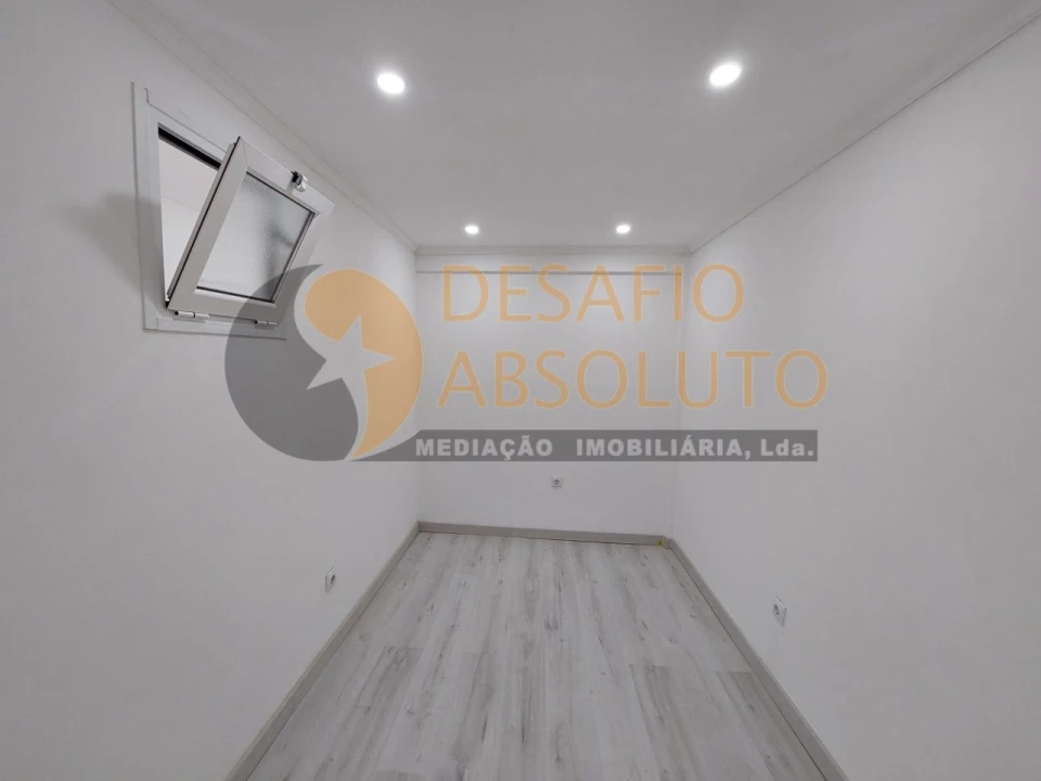 Apartamento para Venda em Corroios Foto 11