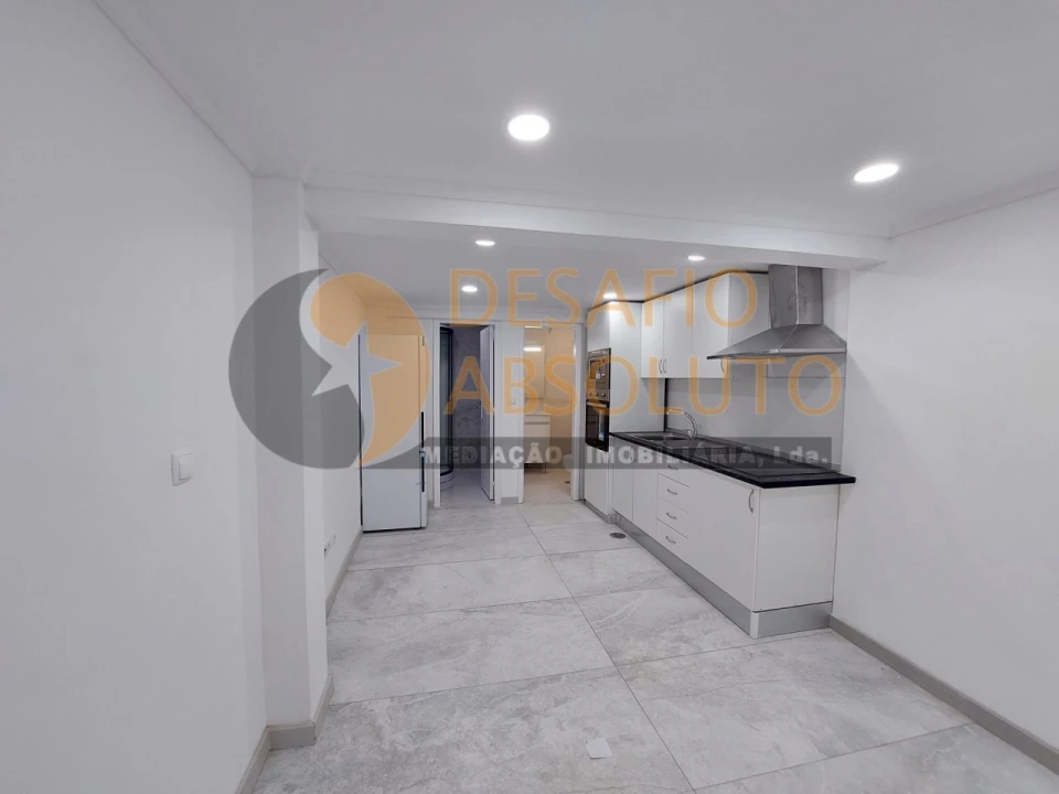 Apartamento para Venda em Corroios Foto 13