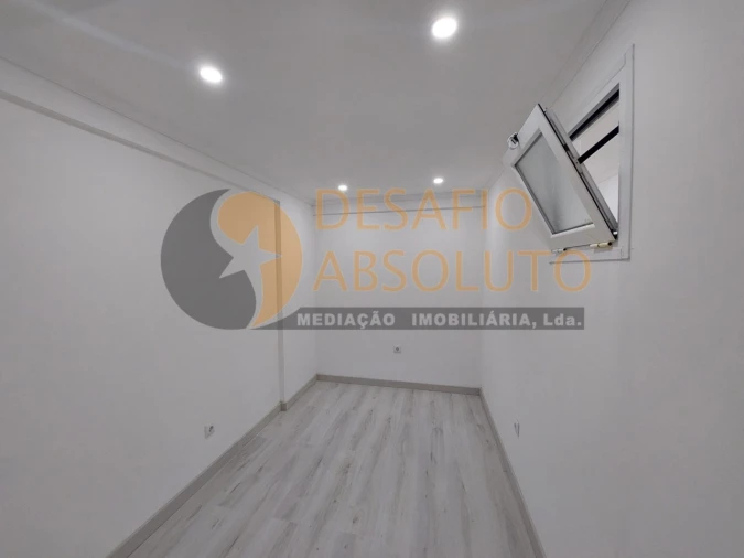 Apartamento para Venda em Corroios Foto 8