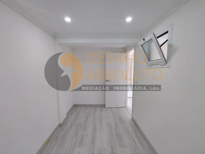 Apartamento para Venda em Corroios Foto 9