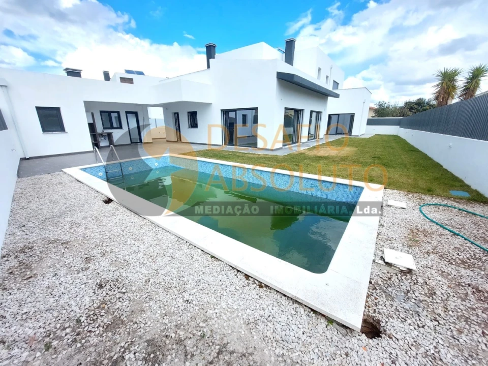 Moradia T5 para Venda em Azeitão (São Lourenço e São Simão) Foto 1