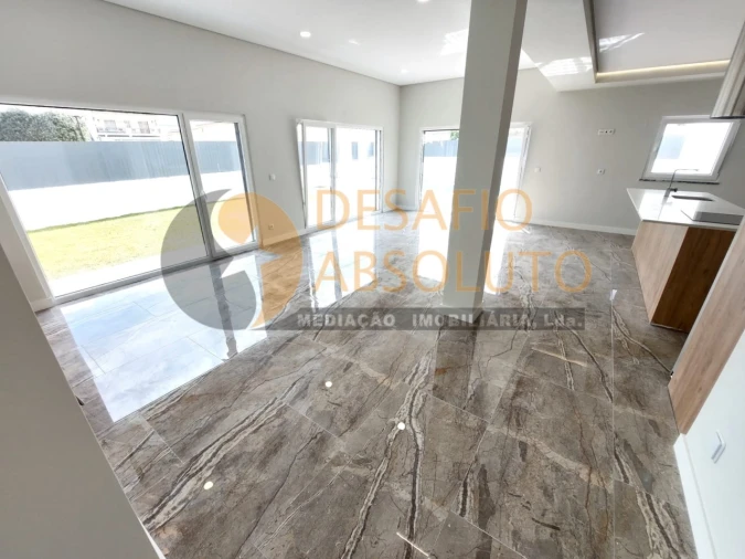 Moradia T5 para Venda em Azeitão (São Lourenço e São Simão) Foto 4