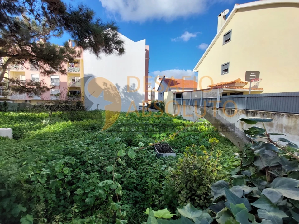 Terreno para Venda em Quinta do Conde Foto 1