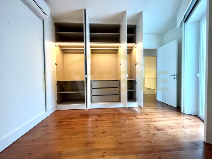 Apartamento T2 para Venda em Santo António Foto 11