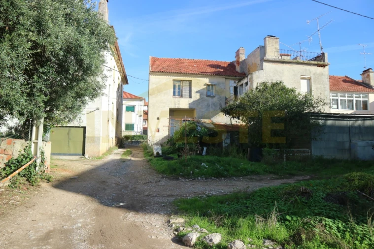 Terreno para Venda em Carcavelos e Parede Foto 2