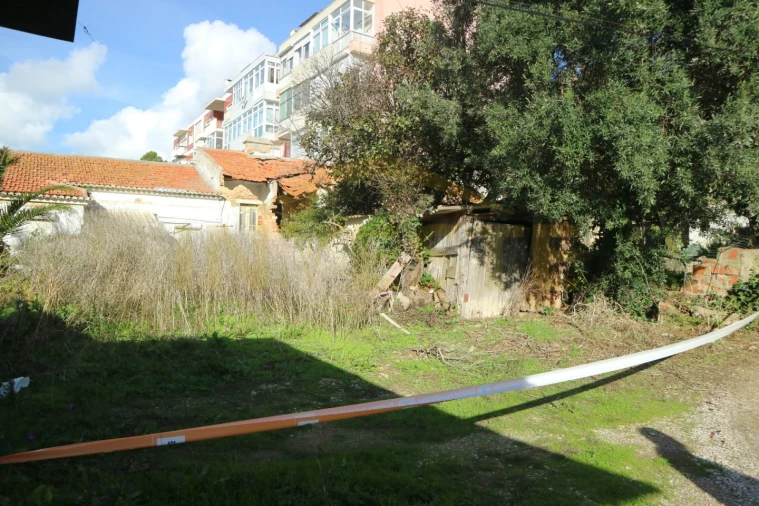 Terreno para Venda em Carcavelos e Parede Foto 4