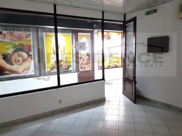 Loja para Venda em Albufeira e Olhos de Água