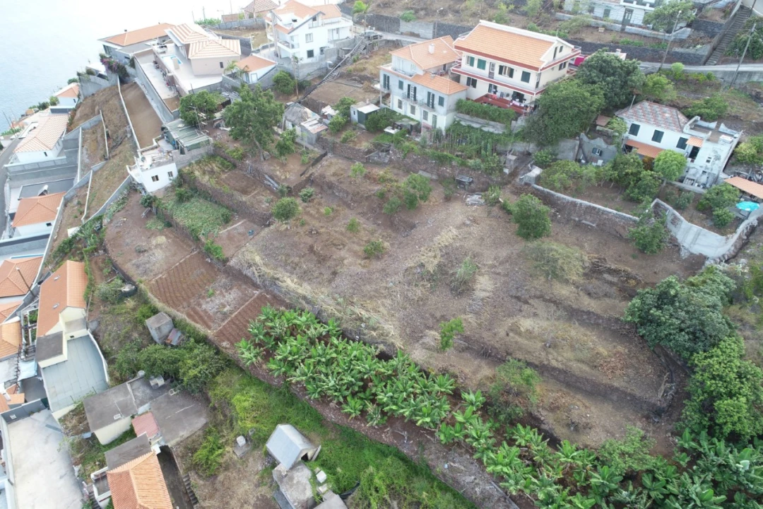 Terreno para Venda em Ribeira Brava Foto 1