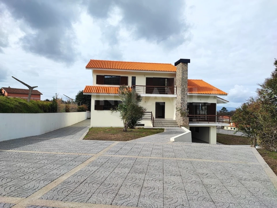 Moradia T4 para Venda em Sopo Foto 1