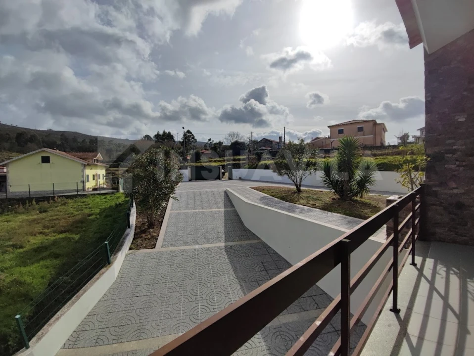 Moradia T4 para Venda em Sopo Foto 8