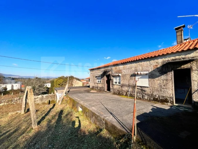 Moradia T2 para Venda em Gondarem Foto 6