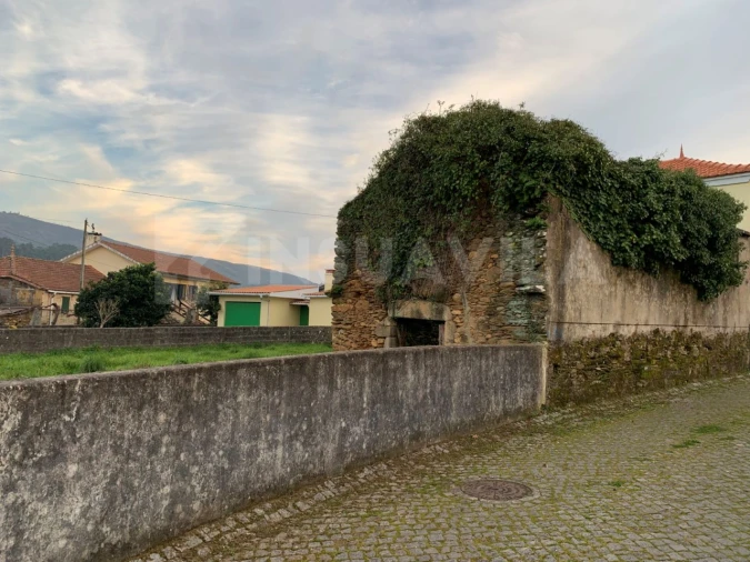 Moradia T2 para Venda em Venade e Azevedo Foto 2