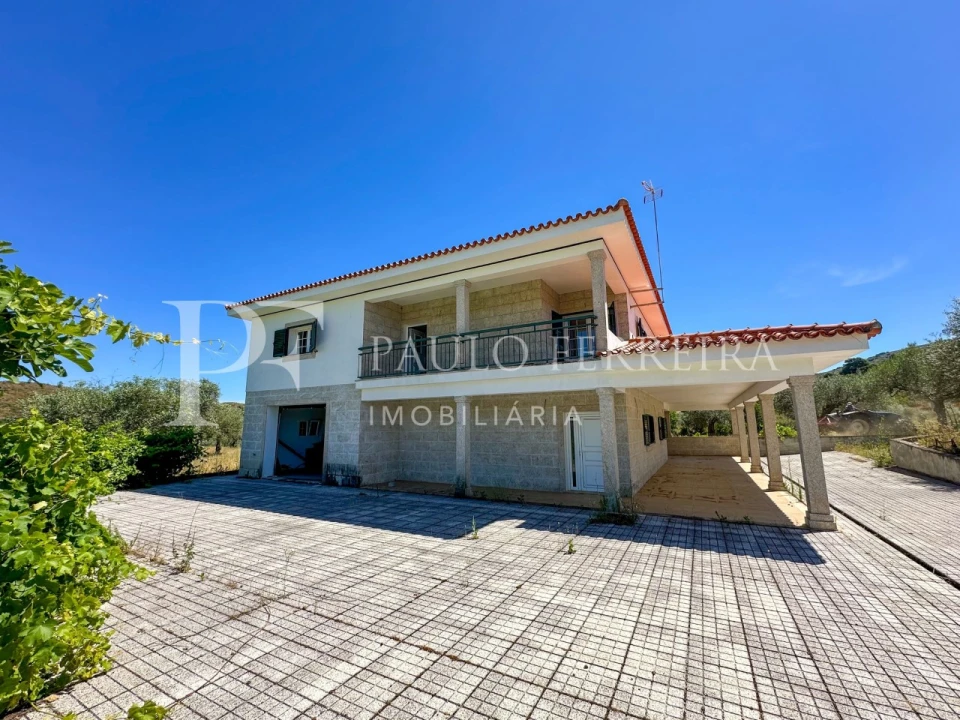 Moradia T4 para Venda em Torre de D. Chama Foto 2