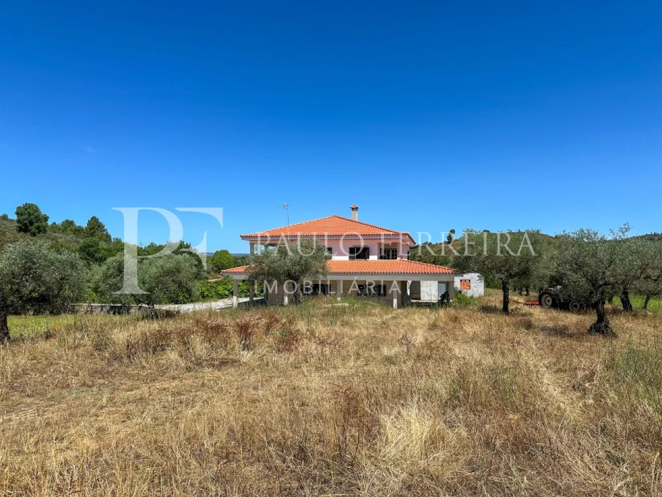 Moradia T4 para Venda em Torre de D. Chama Foto 3