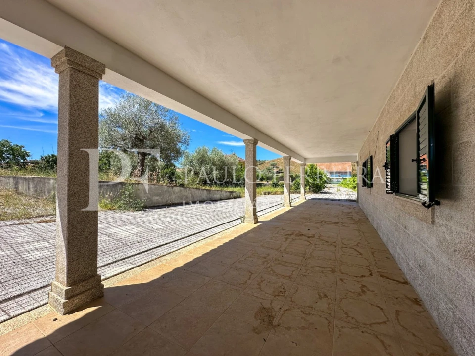 Moradia T4 para Venda em Torre de D. Chama Foto 7