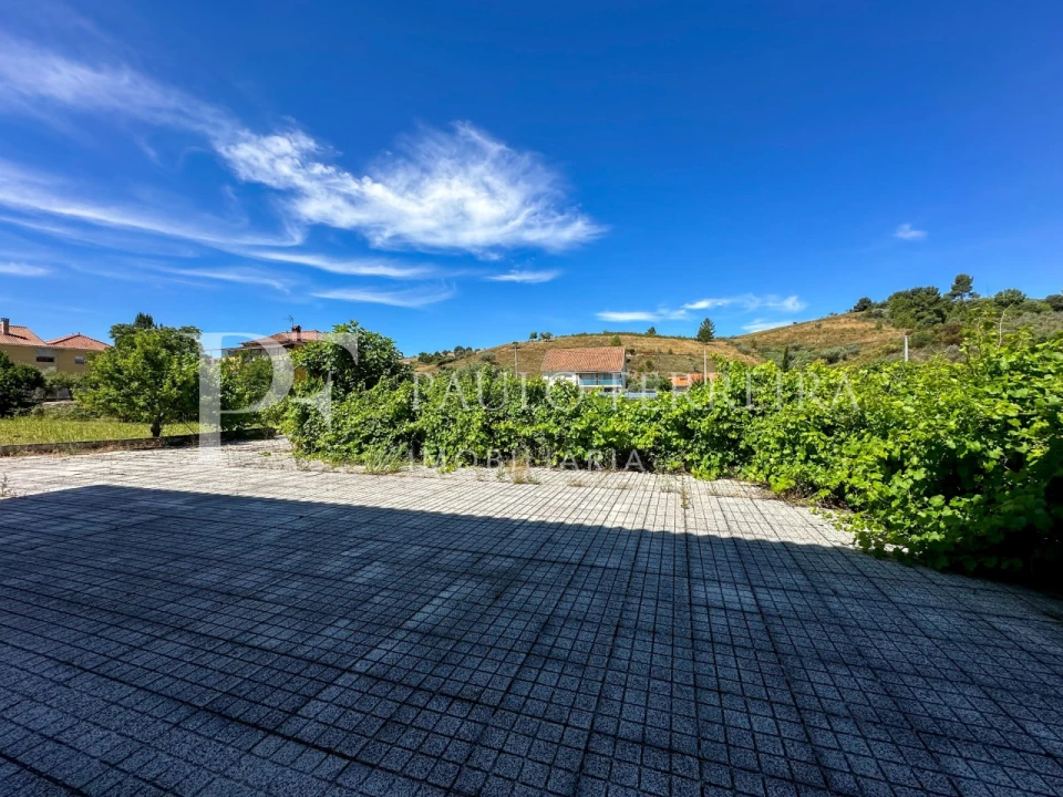 Moradia T4 para Venda em Torre de D. Chama Foto 9