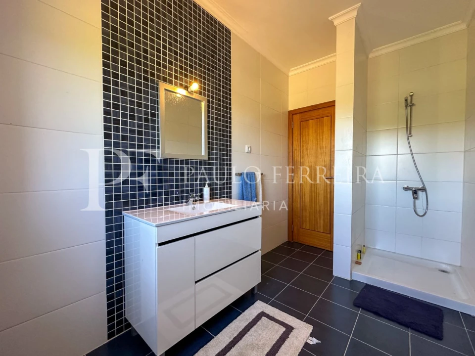 Moradia T4 para Venda em Torre de D. Chama Foto 21