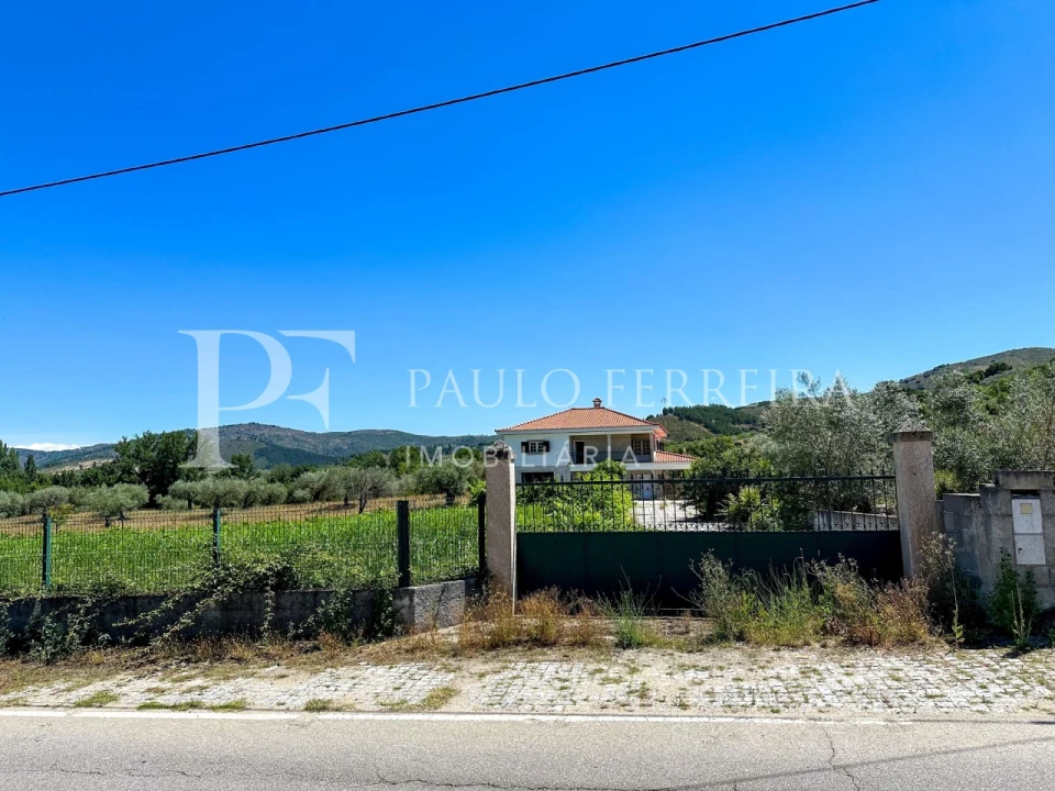 Moradia T4 para Venda em Torre de D. Chama Foto 54