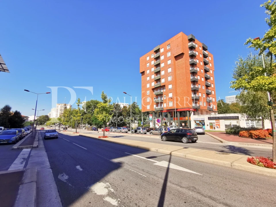 Loja para Venda em Antas e Abade de Vermoim Foto 1