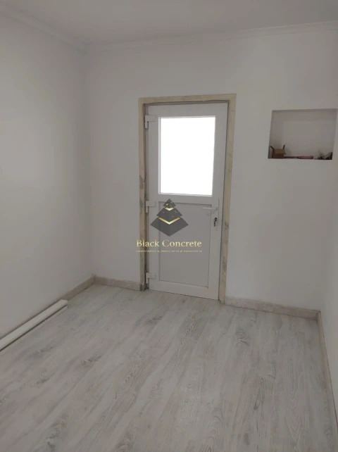 Moradia T9 para Venda em Ajuda