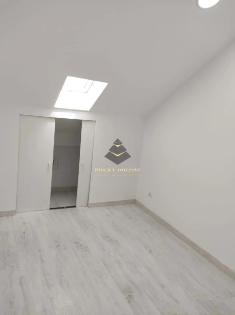 Moradia T9 para Venda em Ajuda