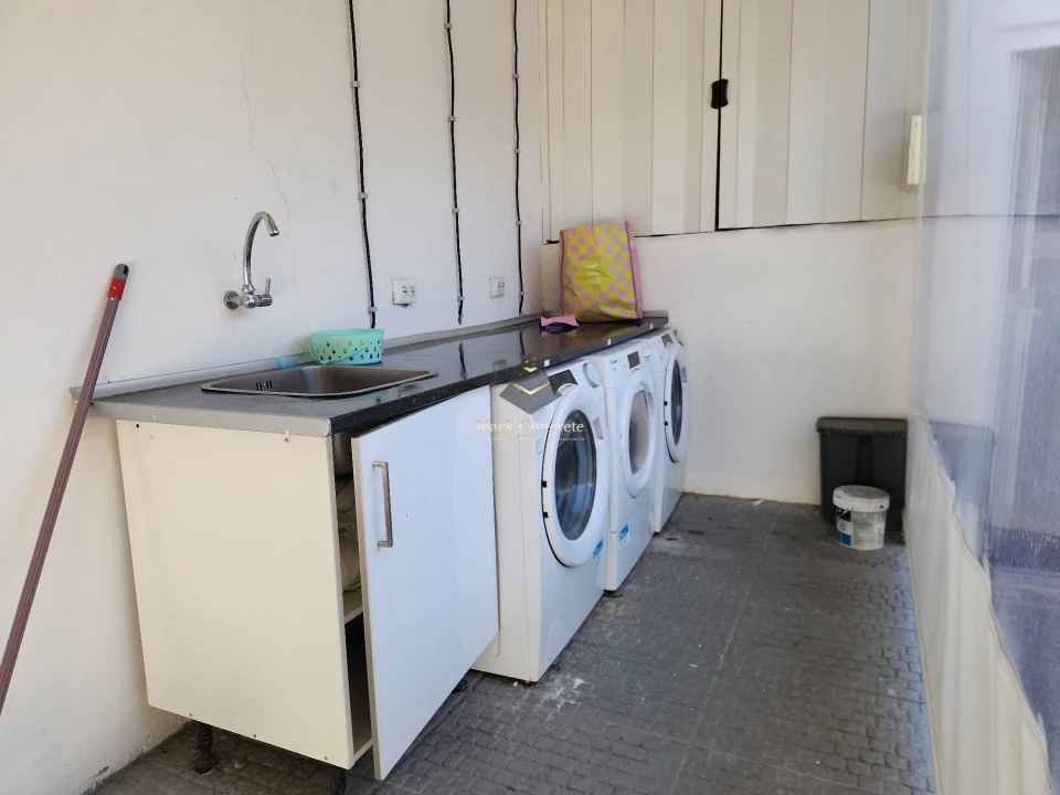 Moradia T9 para Venda em Ajuda Foto 22