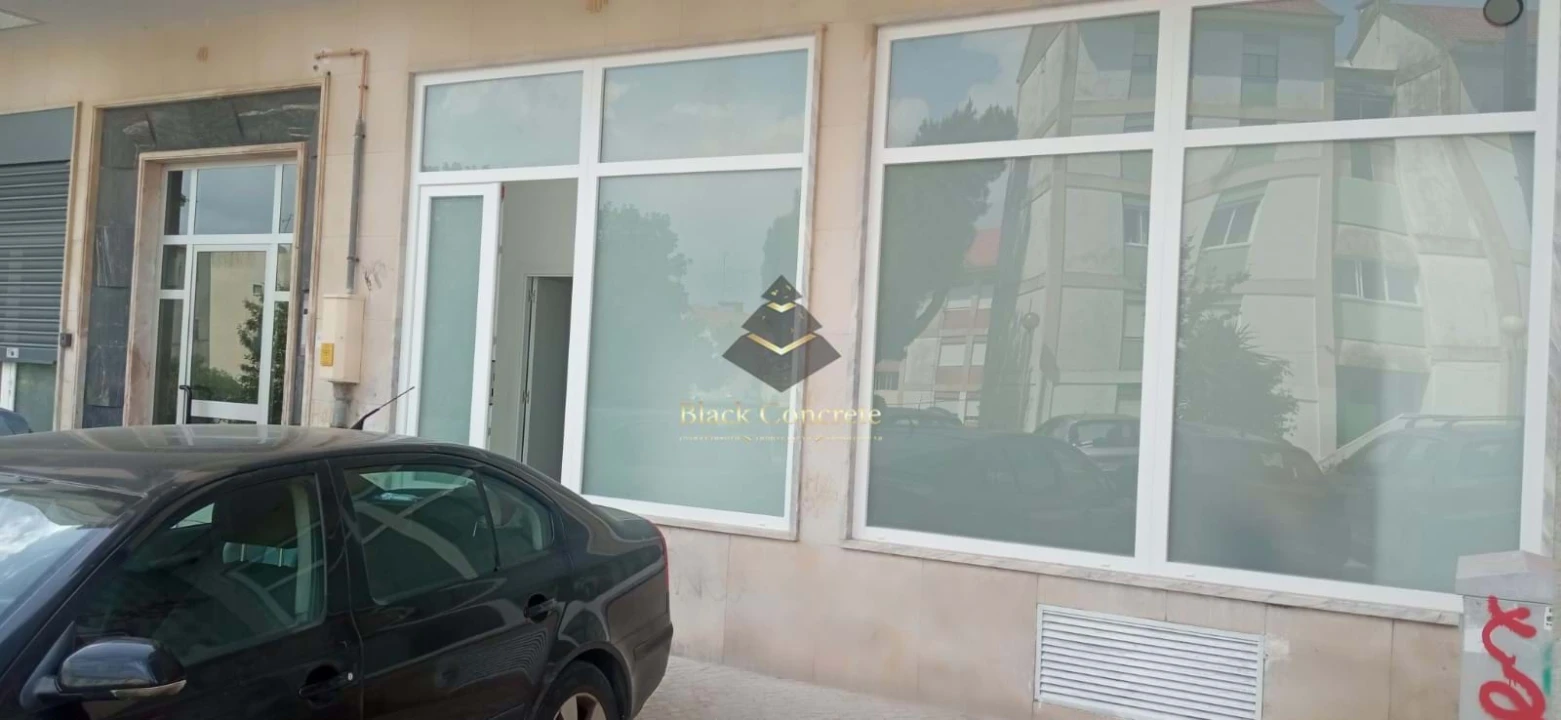 Negócio para Venda em Laranjeiro e Feijó Foto 1