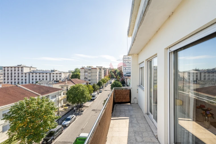 Apartamento T2 para Venda em Oliveira, São Paio e São Sebastião Foto 2