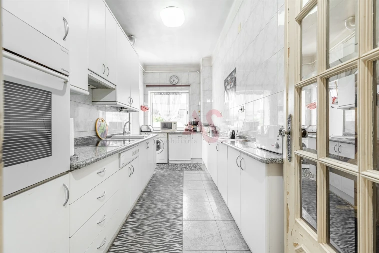 Apartamento T2 para Venda em Oliveira, São Paio e São Sebastião Foto 5