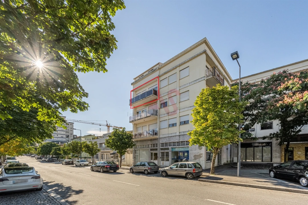 Apartamento T2 para Venda em Oliveira, São Paio e São Sebastião Foto 1