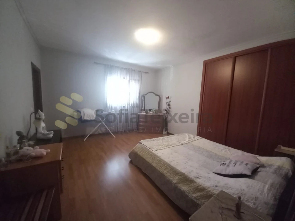 Moradia T5 para Venda em Vila Boa do Bispo Foto 12