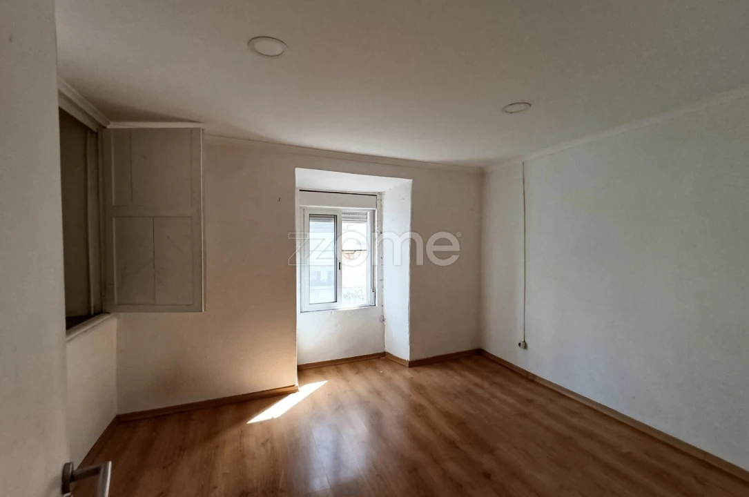 Moradia T1 para Venda em Loures Foto 1