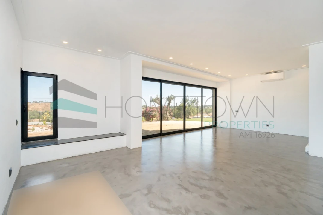 Moradia T5 para Venda em Quarteira Foto 3