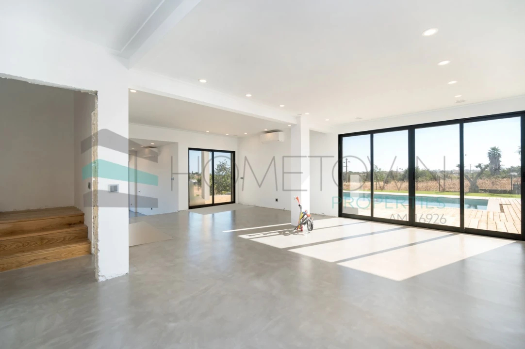 Moradia T5 para Venda em Quarteira Foto 2