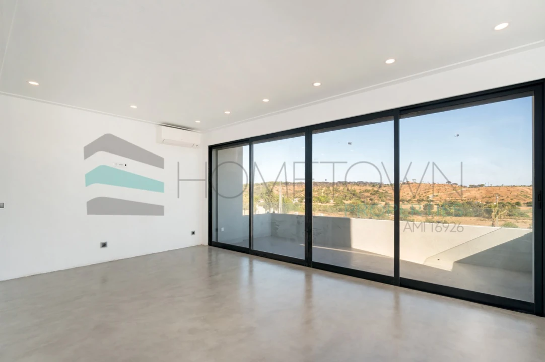 Moradia T5 para Venda em Quarteira Foto 14